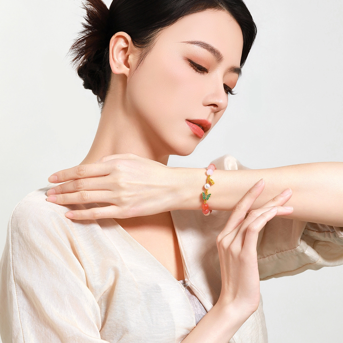 梦金园 甜美渐变喜乐牌蝴蝶 新中式浪漫梦幻精致优雅小众日常设计感高级感#好运 玛瑙 玉石手串 女款