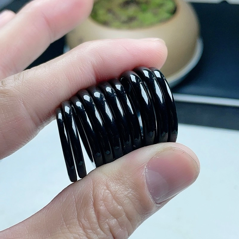 周纪福 好运墨翠黑色大尺寸细边细条特色 糯冰 翡翠戒指 女款
