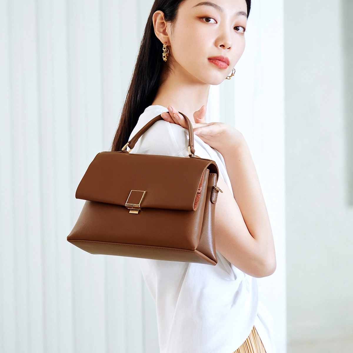 红蜻蜓 复古原皮系列 牛剖层皮革拼合成革 手拎斜挎包 常规 女款 多色
