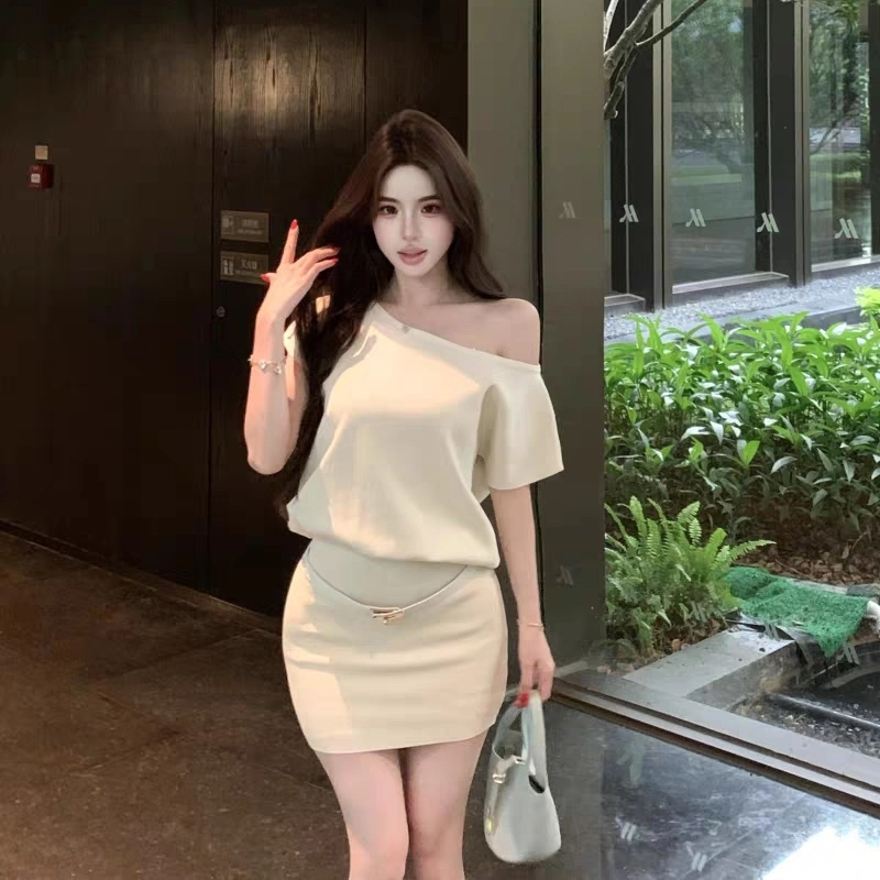 邓大喵 法式韩系融合的欲欲风针织短裙设计短袖连衣裙 女款