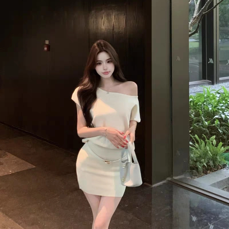 邓大喵 法式韩系融合的欲欲风针织短裙设计短袖连衣裙 女款