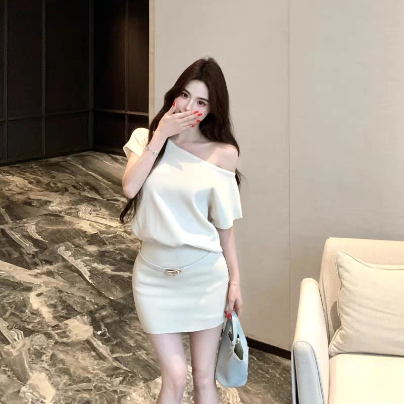 邓大喵 法式韩系融合的欲欲风针织短裙设计短袖连衣裙 女款