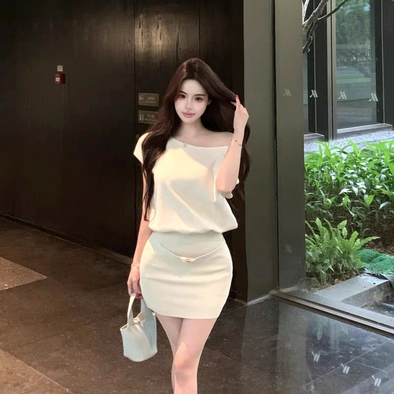 邓大喵 法式韩系融合的欲欲风针织短裙设计短袖连衣裙 女款