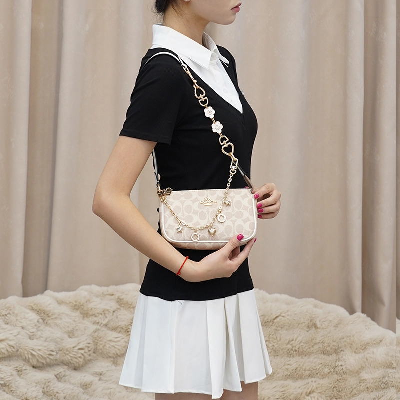 COACH Nolita 19