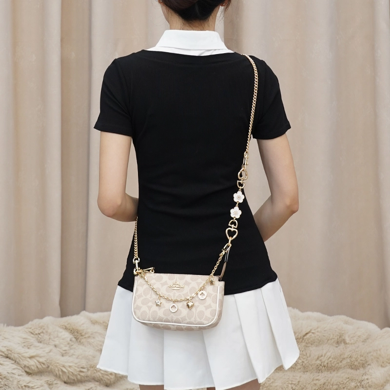 COACH Nolita 19