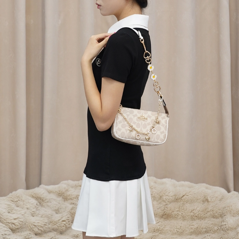 COACH Nolita 19