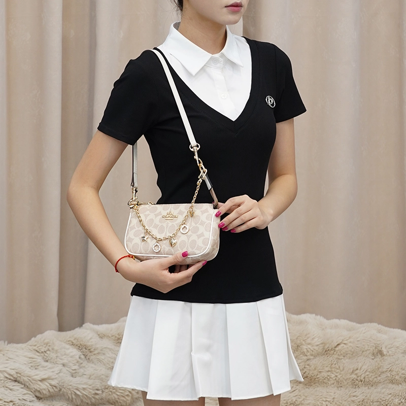 COACH Nolita 19