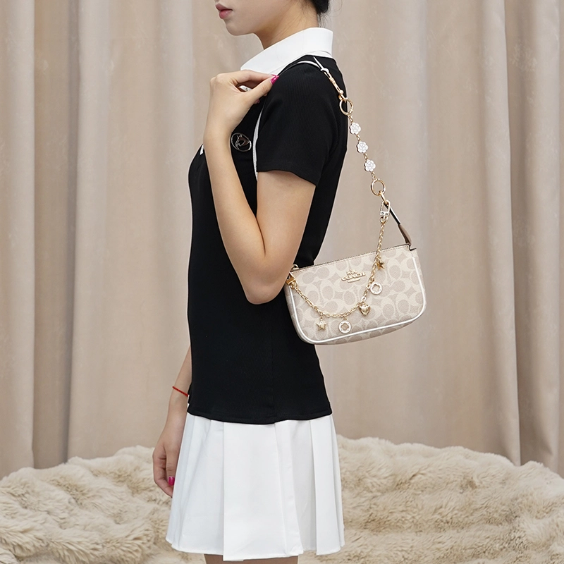 COACH Nolita 19