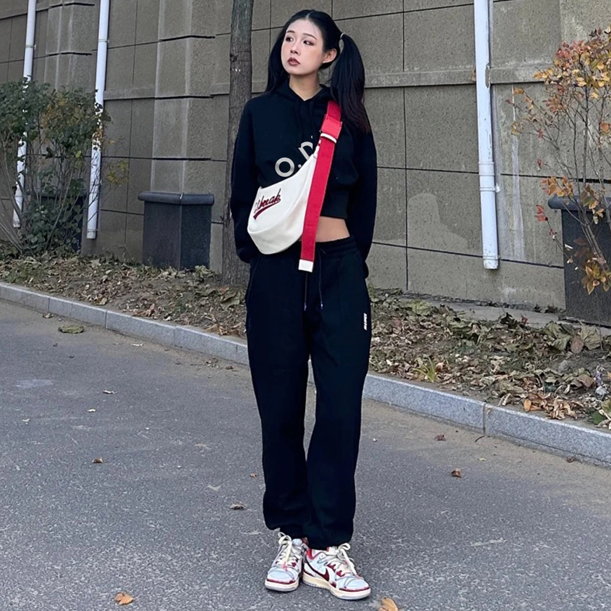 欧迪芬 美式字母极简设计复古风宽松休闲连帽外套街头时尚棉质潮流舒适百搭短款小个子卫衣 女款