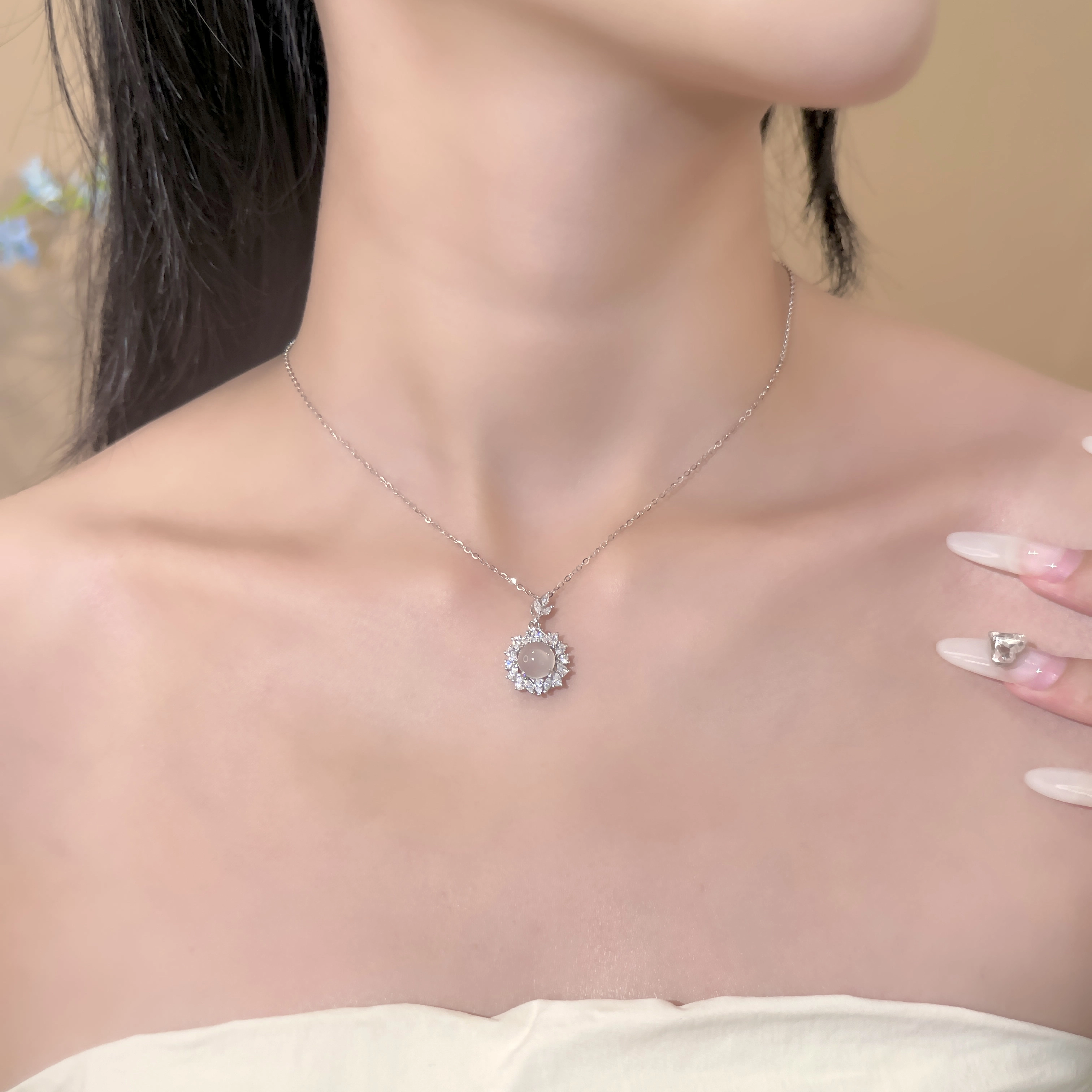 【一物一证】 羽诗娅 星辰璀璨 个性高级感小众闪耀圆形气质优雅吊坠 日常通勤 表白必备 女朋友告白生日纪念日礼盒款 玉髓 玉石项链 女款
