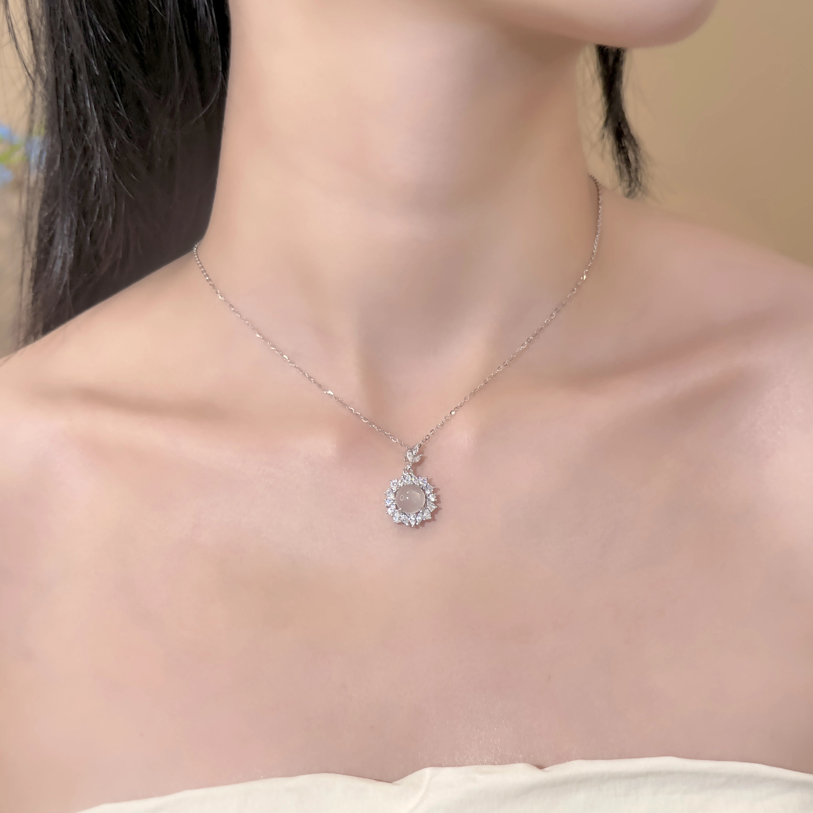【一物一证】 羽诗娅 星辰璀璨 个性高级感小众闪耀圆形气质优雅吊坠 日常通勤 表白必备 女朋友告白生日纪念日礼盒款 玉髓 玉石项链 女款