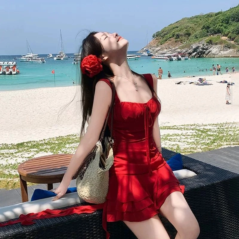 秀黛 春夏季 纯欲风性感显白轻盈亲肤透气舒适高级感质感度假泳衣小红裙式温泉泳装海边假期遮肉时尚可外穿纯色休闲褶皱吊带 女款