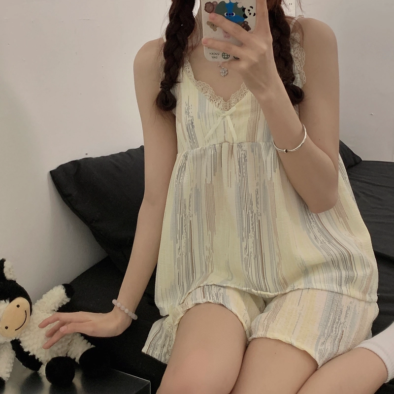 俞兆林 柔软带胸吊带无袖上衣舒适透气短裤家居服长裤睡衣套装 女款 白色