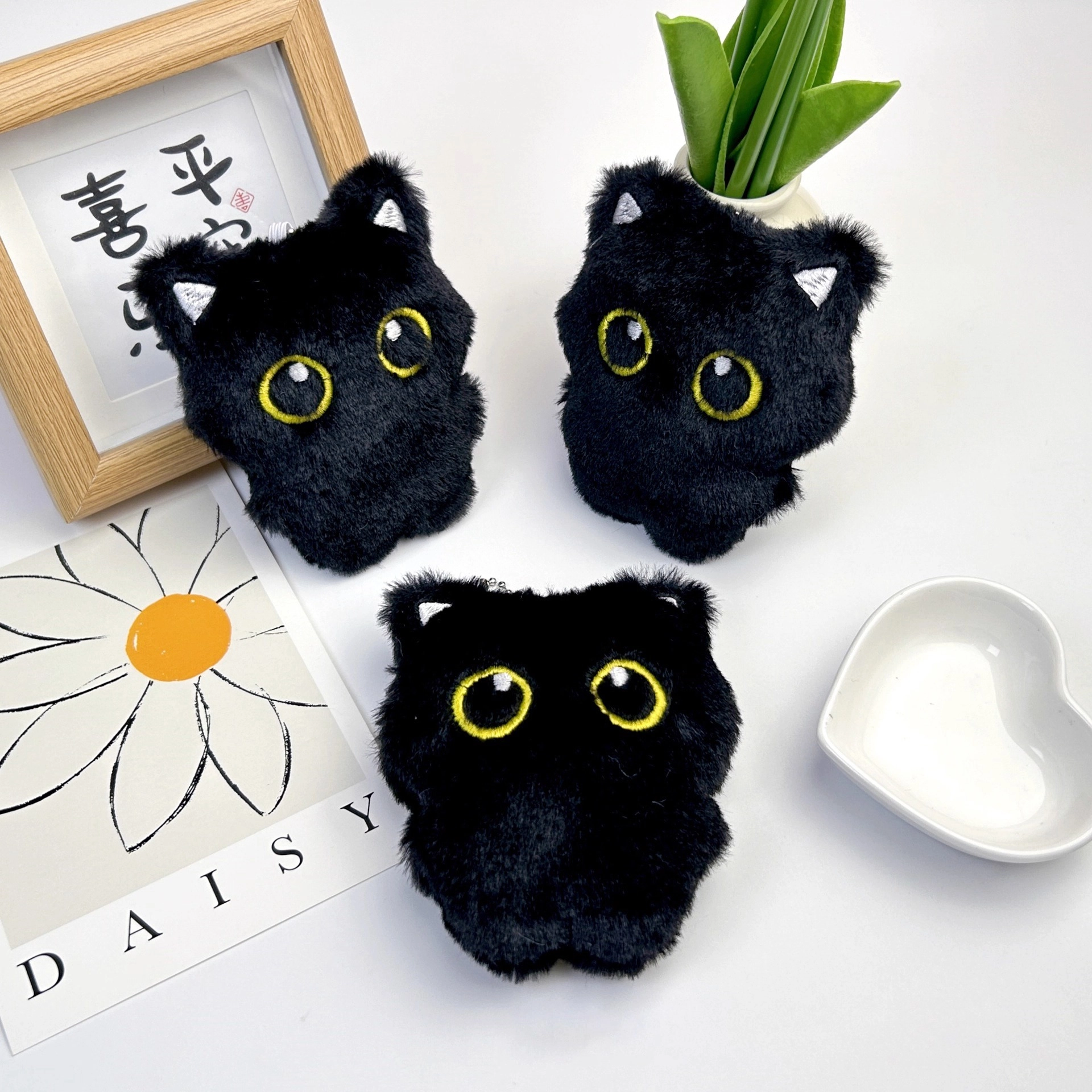 丹琴 煤球小黑猫咪 可爱卡通精灵玩偶萌趣创意手玩把件公仔书包背包挂饰百搭汽车钥匙扣 毛绒 挂件 男女同款情侣款