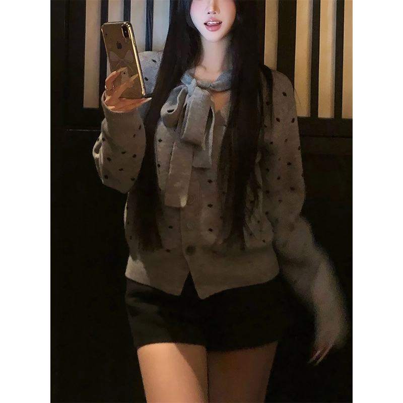 梨九九 千金风上衣小众蝴蝶结波点开衫针织衫 女款