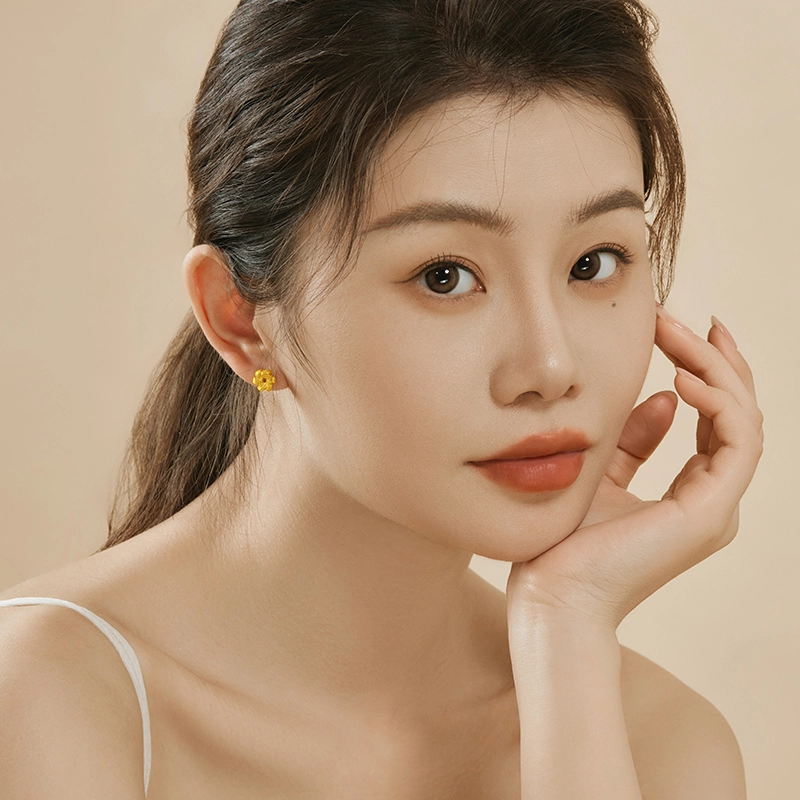 老凤祥 独特 浪漫唯美麻花如意结 足金 按克计价 黄金耳钉 女款
