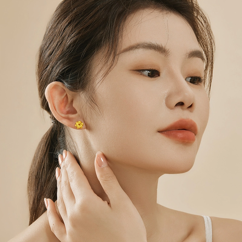 老凤祥 独特 浪漫唯美麻花如意结 足金 按克计价 黄金耳钉 女款