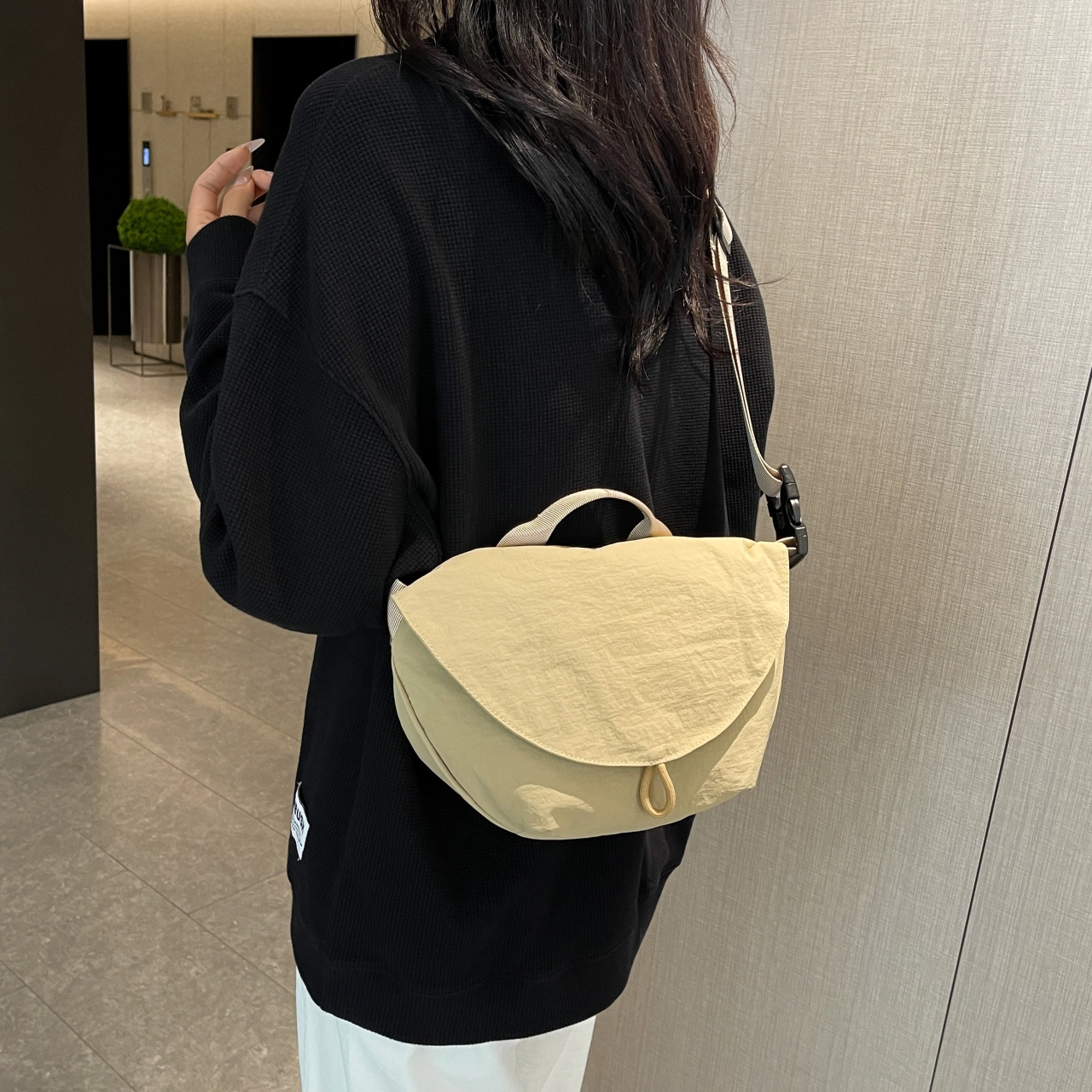 單倉 休闲简约轻便运动 尼龙布 斜挎包 男女同款情侣款 米白色/黑色/紫色/卡其色/绿色