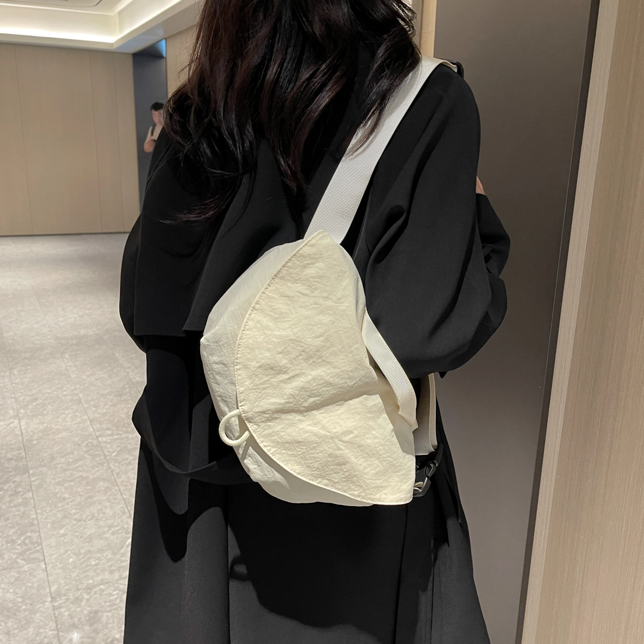 單倉 休闲简约轻便运动 尼龙布 斜挎包 男女同款情侣款 米白色/黑色/紫色/卡其色/绿色