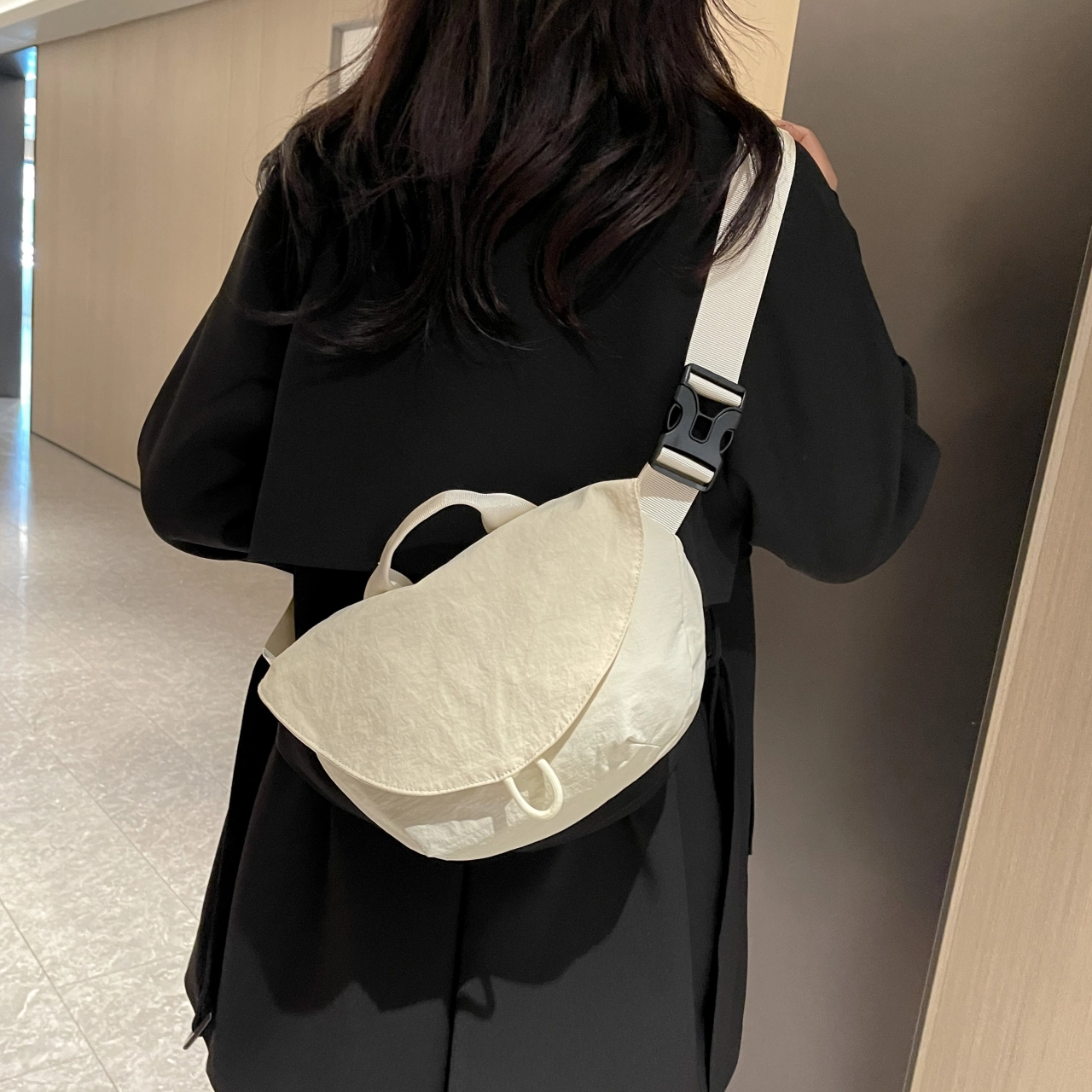 單倉 休闲简约轻便运动 尼龙布 斜挎包 男女同款情侣款 米白色/黑色/紫色/卡其色/绿色