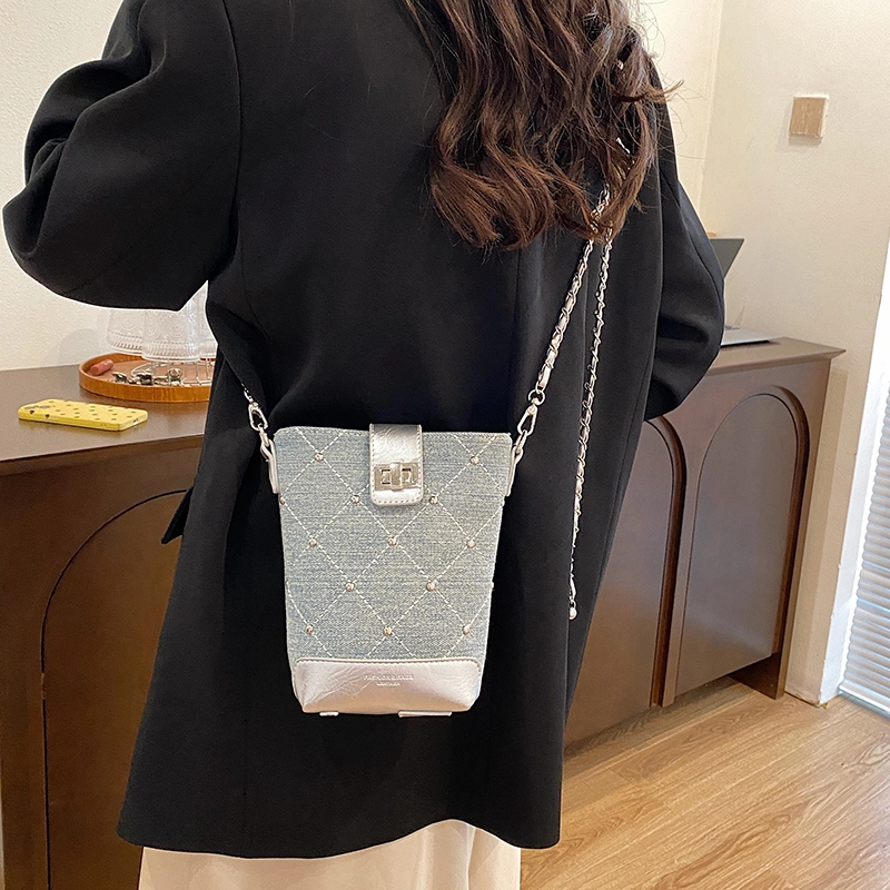 單倉 小众设计高级质感时尚链条 牛仔布 水桶包单肩斜挎包 女款 银色/棕色