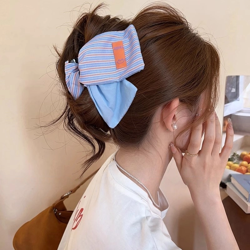 水中玉 盐系布艺三角抓夹高级感鲨鱼夹大号夹子后脑勺发卡头饰 亚克力 发夹 女款