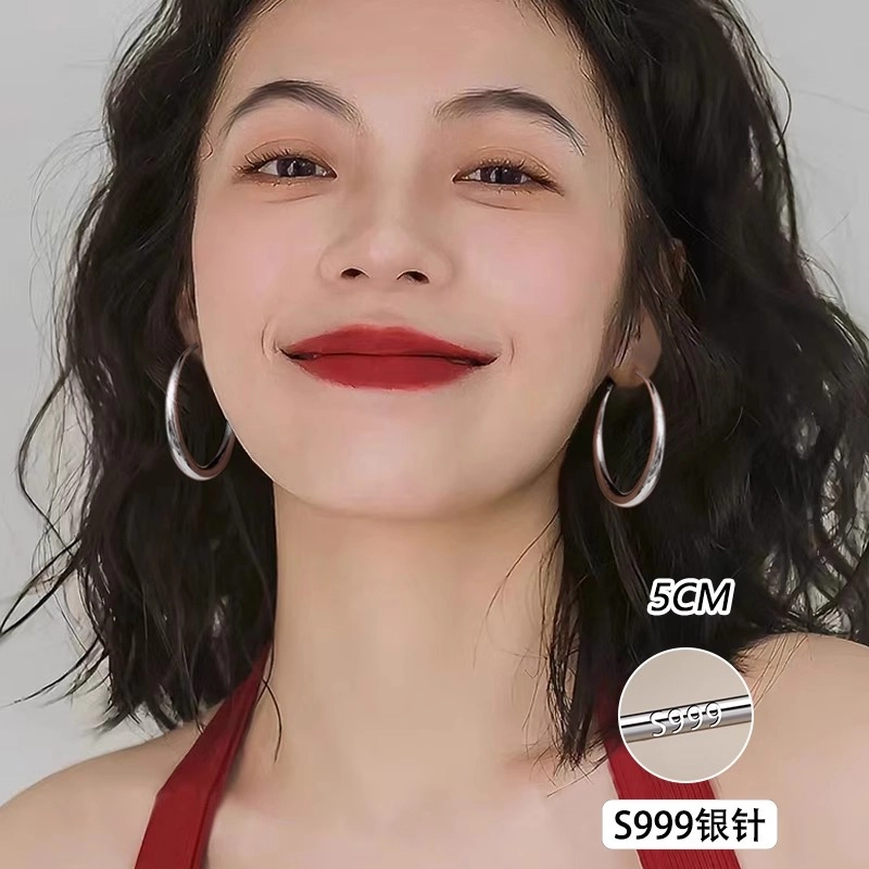 999