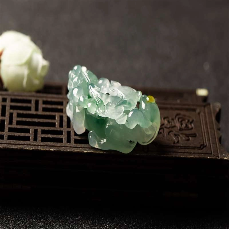 执福 冰润飘绿翡翠貔貅  玉质细腻种色兼备 糯冰 吊坠 男女同款情侣款