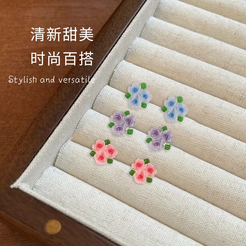 【花点心思】 零界 甜美清新彩色花朵 小巧精致 不重样 防过敏养耳洞 塑料 耳钉 男女同款情侣款
