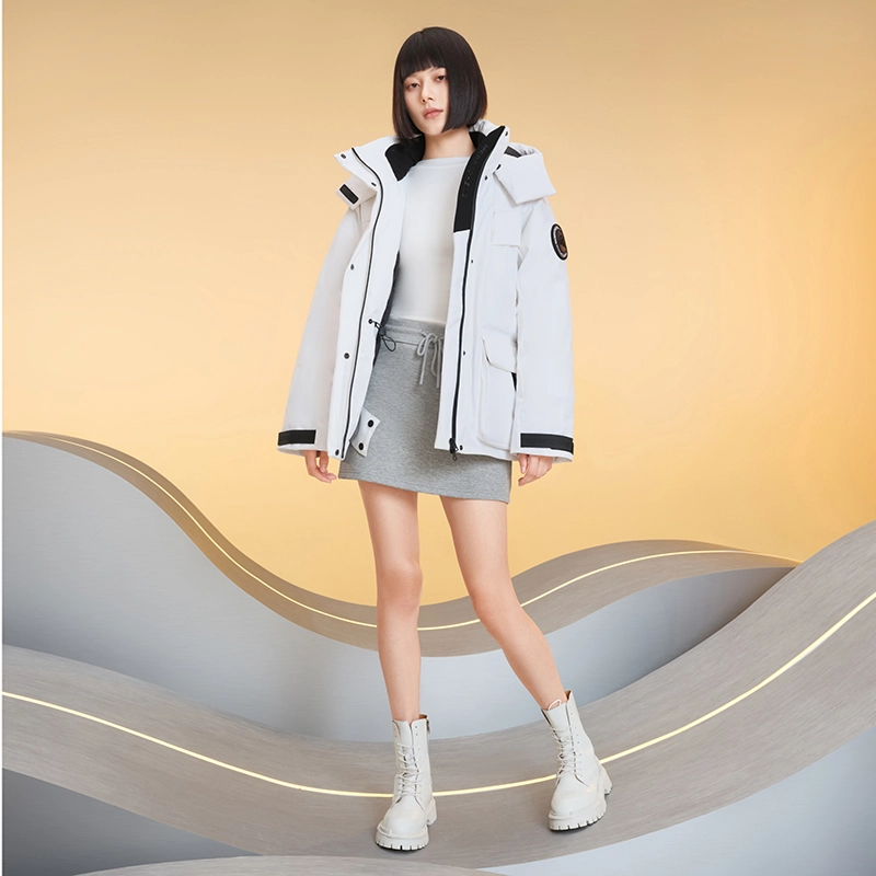 美力城 纯色短款连帽宽松户外羽绒服 女款