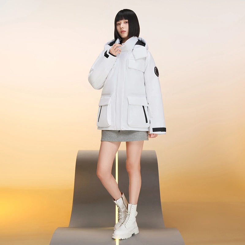 美力城 纯色短款连帽宽松户外羽绒服 女款