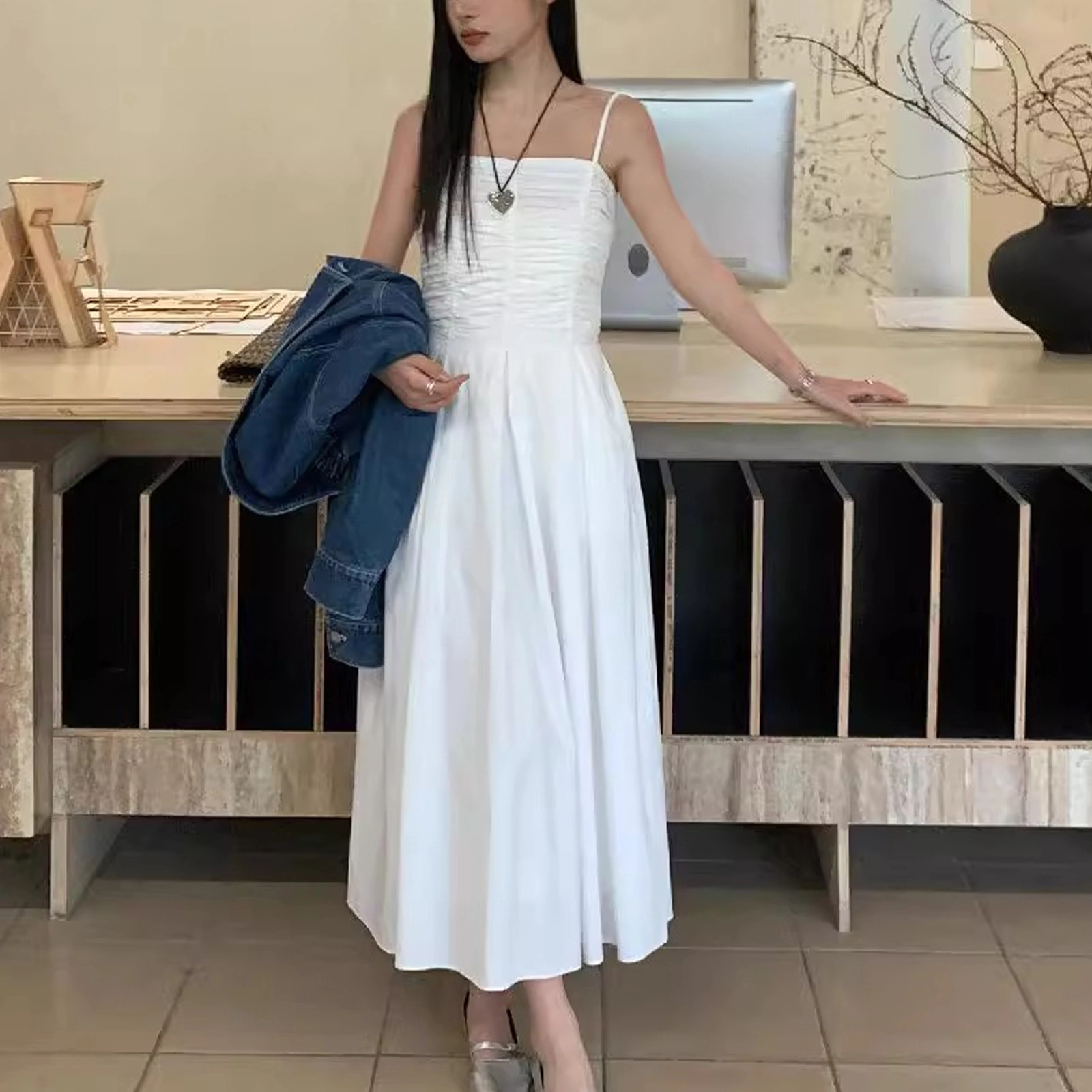 涂诗菲 法式纯欲风简约感褶皱小众设计感收腰显瘦吊带连衣裙 女款
