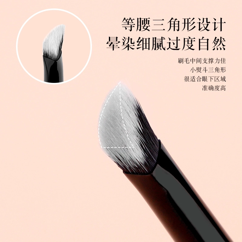 蝴蝶季节  小熨斗遮瑕刷+瑰金小号镰刀鼻影刷+指腹遮瑕刷 修容细节