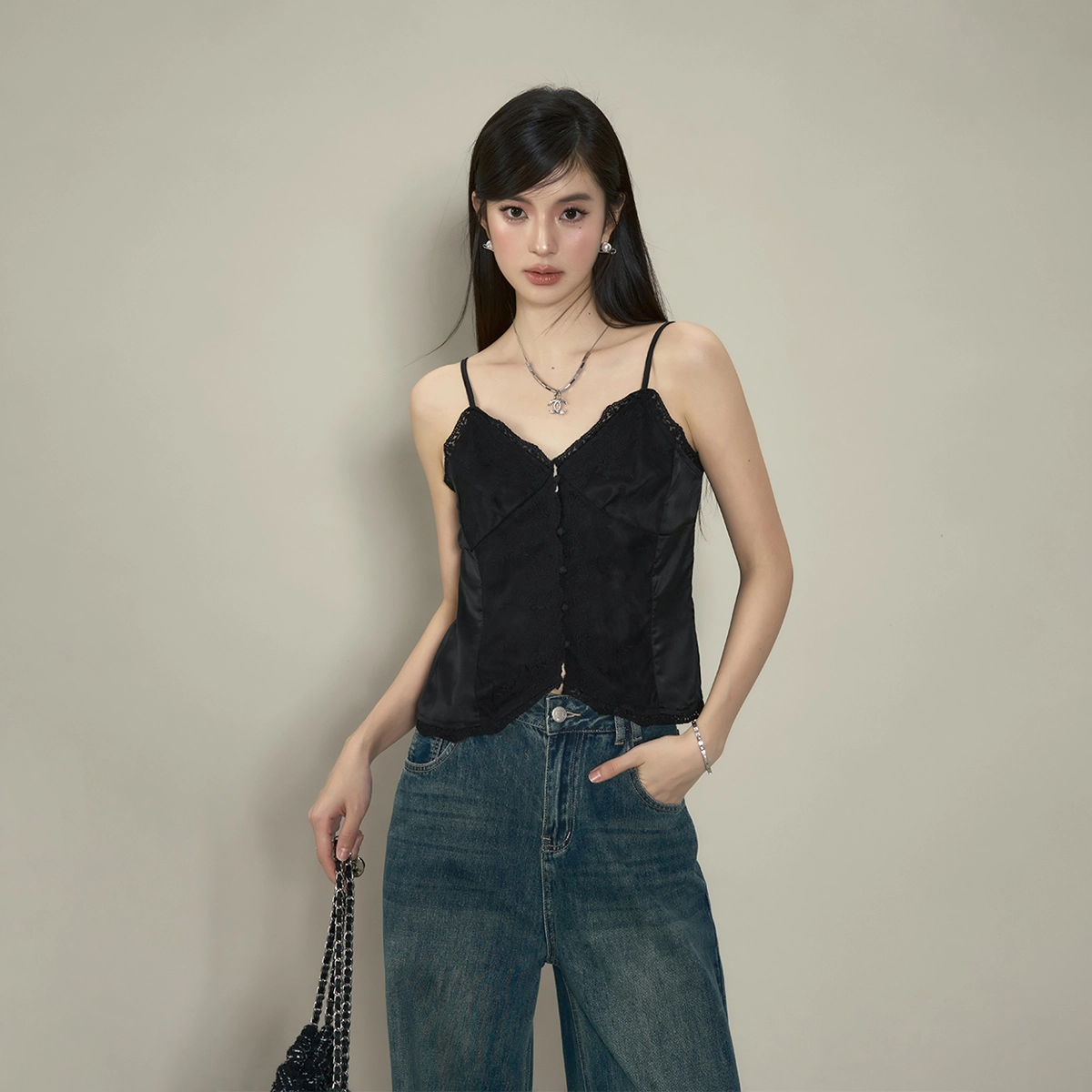 NINA RICCI V