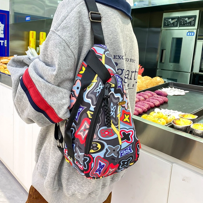 垣途者 时尚涂鸦设计小众日常休闲百搭通勤 尼龙 斜挎包胸包 男女同款情侣款 橘色/绿色/粉色/黑色