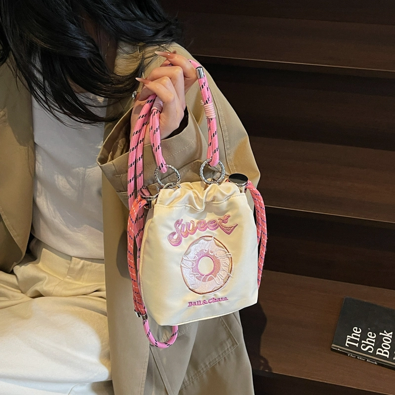垣途者 韩系小众可爱百搭甜甜圈撞色 布 水桶包斜挎单肩包 女款 多色