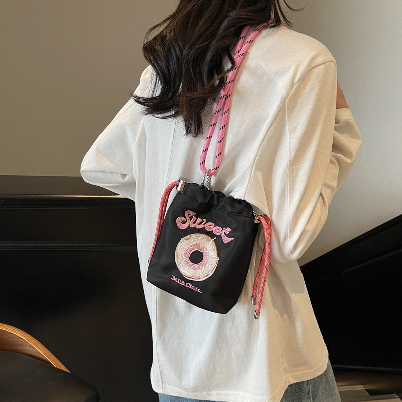 垣途者 韩系小众可爱百搭甜甜圈撞色 布 水桶包斜挎单肩包 女款 多色