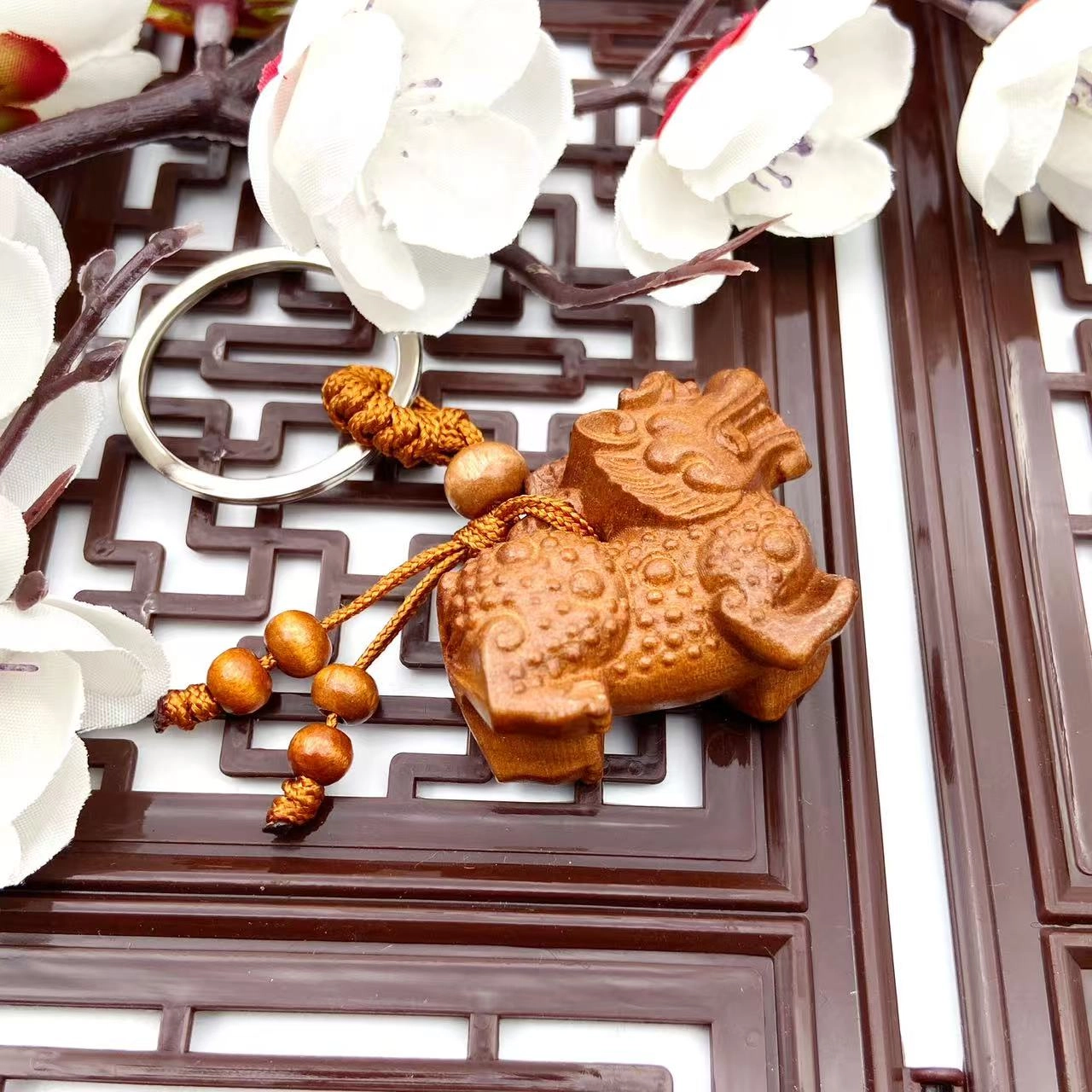耳玺 雕刻麒麟中式好运连连吉祥如意新中式国潮纳福招财平安顺遂#好运#吉祥 桃木 挂件 男女同款情侣款
