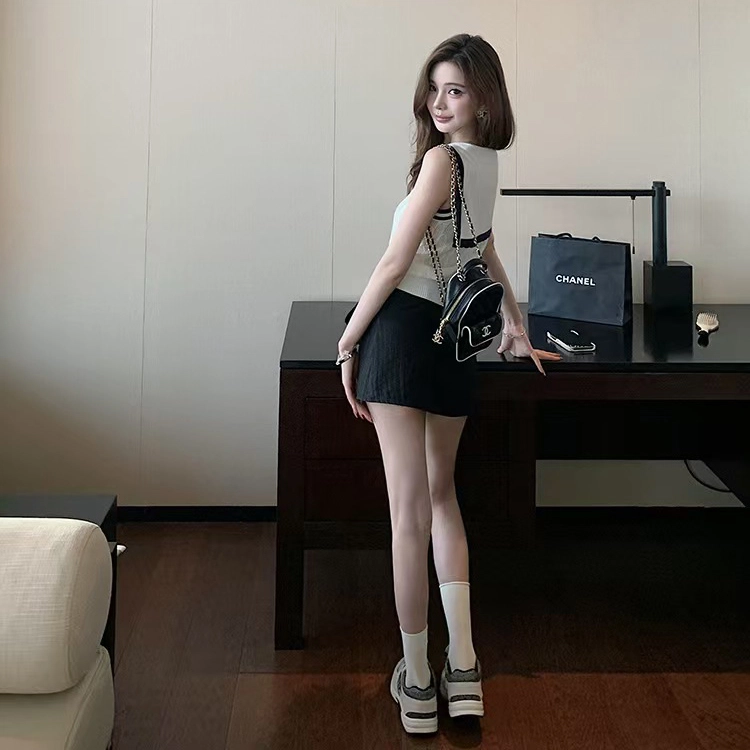 COMMA GIRL