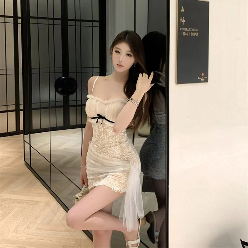COMMA GIRL