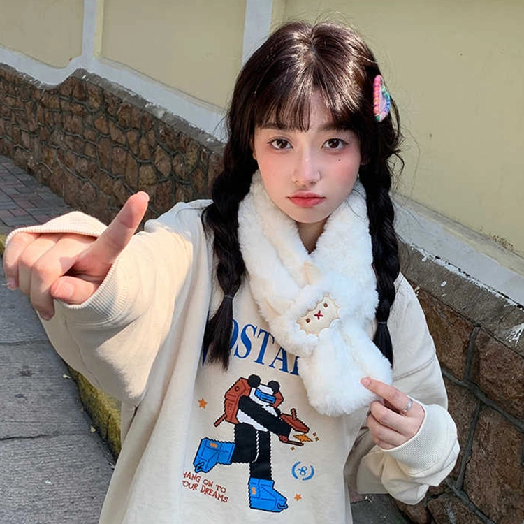 雅鹿 日系可爱卡通小羊毛绒绒交叉秋冬季学生情侣骑车保暖百搭防寒护颈毛绒围巾 仿兔毛 绒线围脖 男女同款情侣款 礼盒装