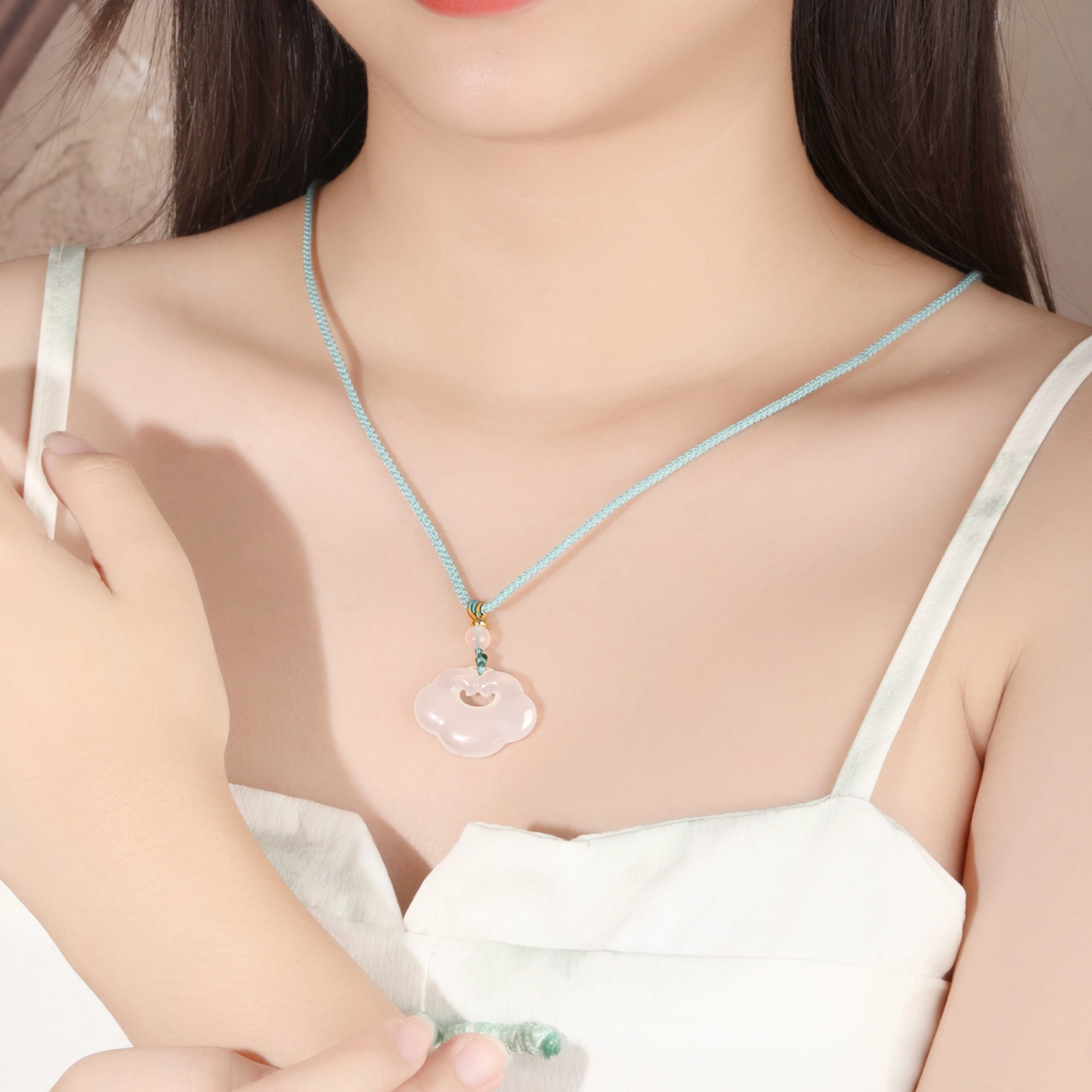 老凤祥 如意云华 新中式柔美风吉祥如意 福满云间步步生辉 轻奢设计时尚百搭 #好运 玉髓 玉石项链 男女同款情侣款