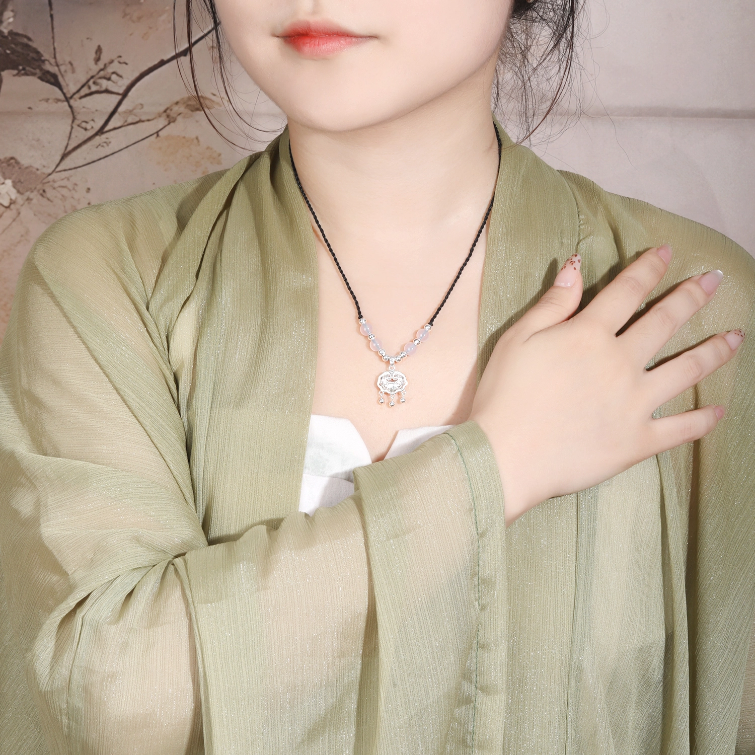 老凤祥 福运平安锁 新中式国潮长命锁 镂空花丝福字转运 平安如意招财纳福 轻奢时尚高级编织绳#好运 足银 项链 女款