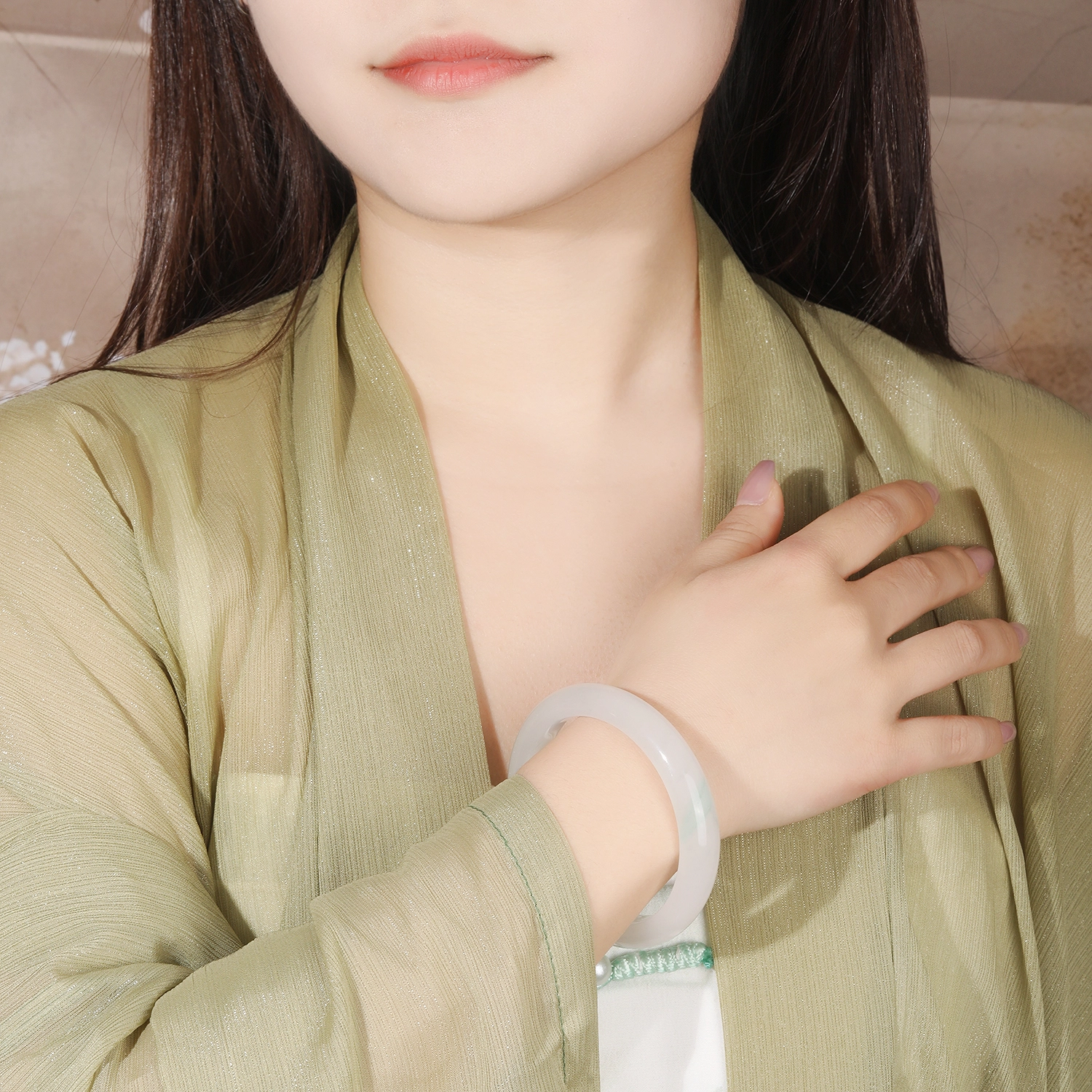 【甄选特级】 老凤祥 青山黛美人贵妃镯 宫廷风古典优雅 温润柔和 雅韵吉祥如意平安顺遂通勤百搭轻奢质感#好运 天山翠 手镯 女款