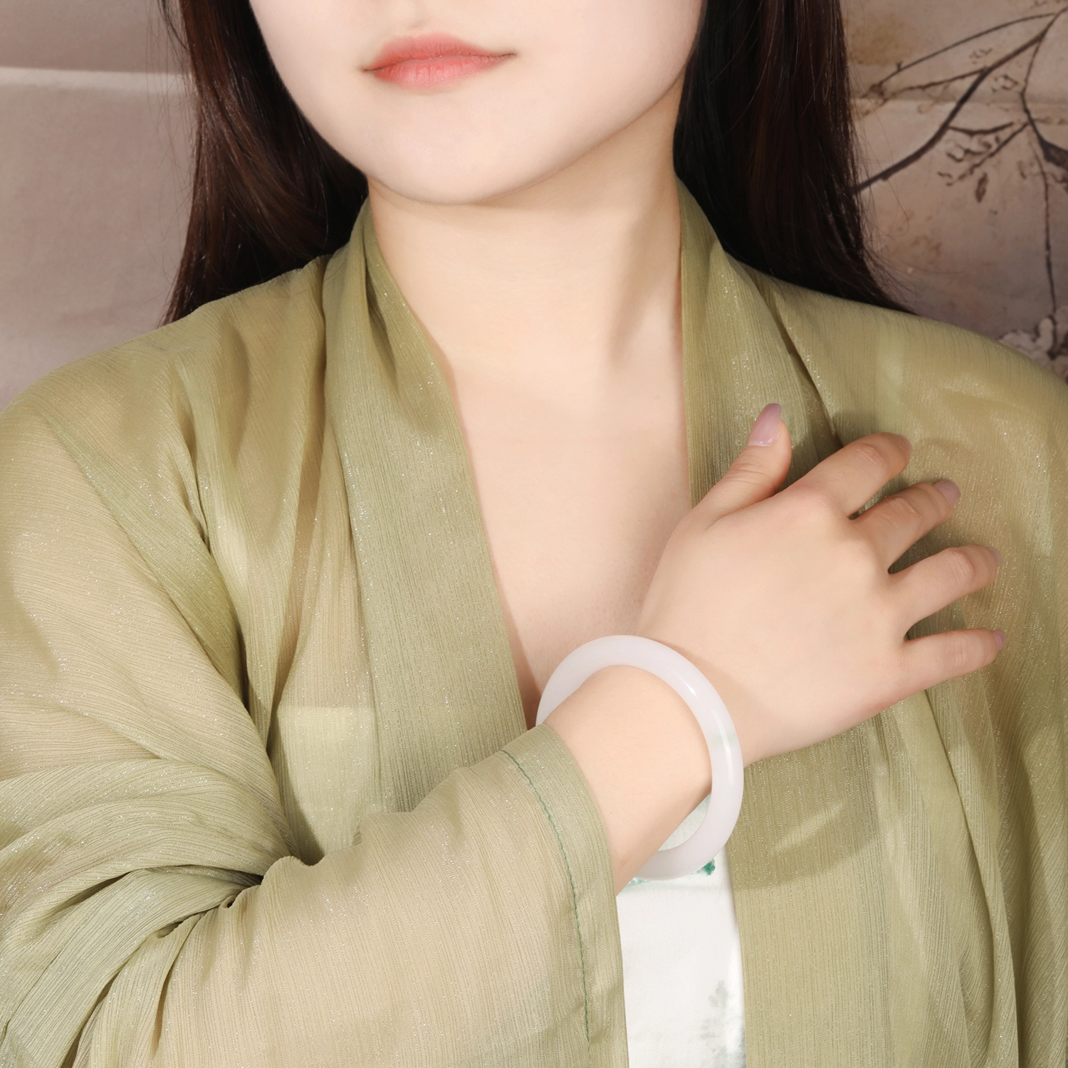 【甄选特级】 老凤祥 青山黛美人贵妃镯 宫廷风古典优雅 温润柔和 雅韵吉祥如意平安顺遂通勤百搭轻奢质感#好运 天山翠 手镯 女款