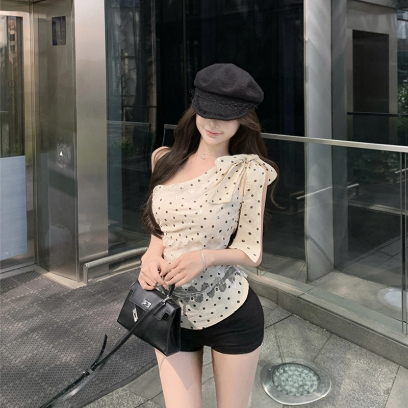 水中花 纯欲甜美波点蕾丝拼接不规则斜肩辣妹绝美外穿吊带 女款