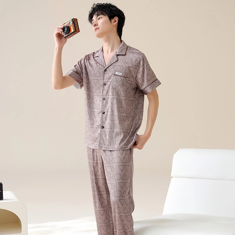 夏芬妍 简约轻柔丝滑微凉感几何图形冰丝翻领开衫家居服亲肤宽松舒适休闲短袖长裤可外穿睡衣套装 男款 棕色