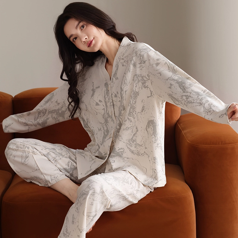 夏芬妍 时尚简约亲肤字母满印纯棉带胸垫开衫家居服舒适休闲长袖长裤可外穿春秋款睡衣套装 女款 浅灰色