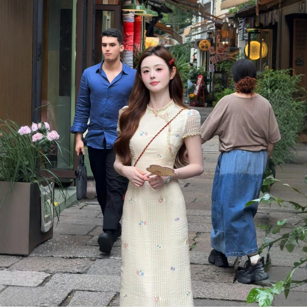 费尔岛上的猫 如梦如幻新中式竖条纹肌理花朵刺绣夏季旗袍长裙短袖连衣裙 女款