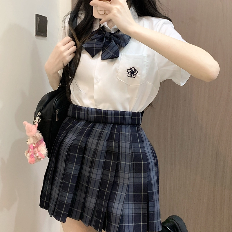 日暮星河 白色上衣夏季日系学院风百搭宽松衬衣短袖衬衫 女款 樱时中白衬